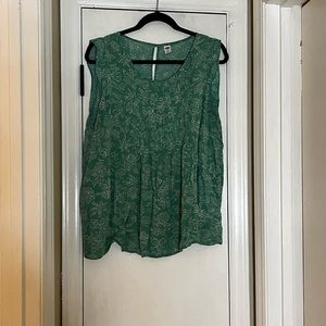 Green and white floral ruffle sleeve blouse